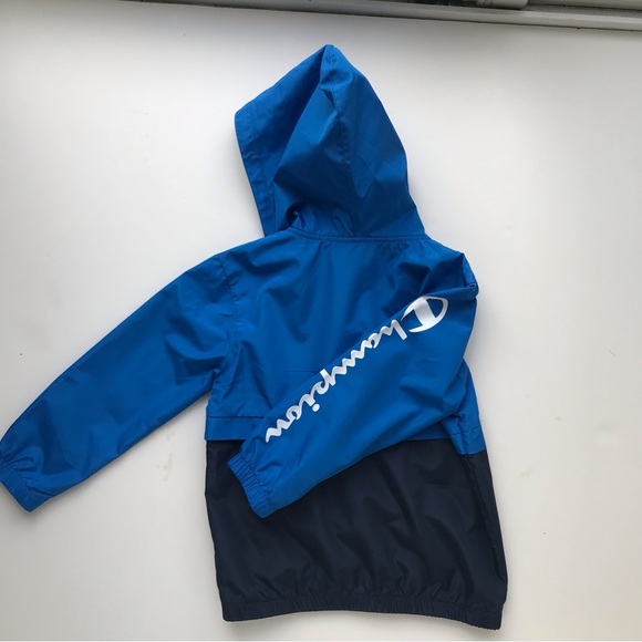 Boys Sized 5 Champion rain Coat - Picture 7 of 7